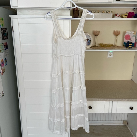 White Lace MIDI Dress - Picture 5 of 6